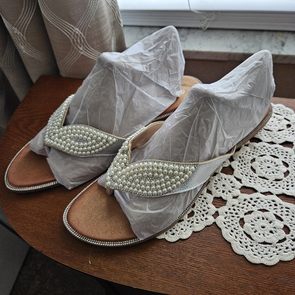 Elegant Pearl-Embellished White Sandals Sz 12 - Picture 3 of 6